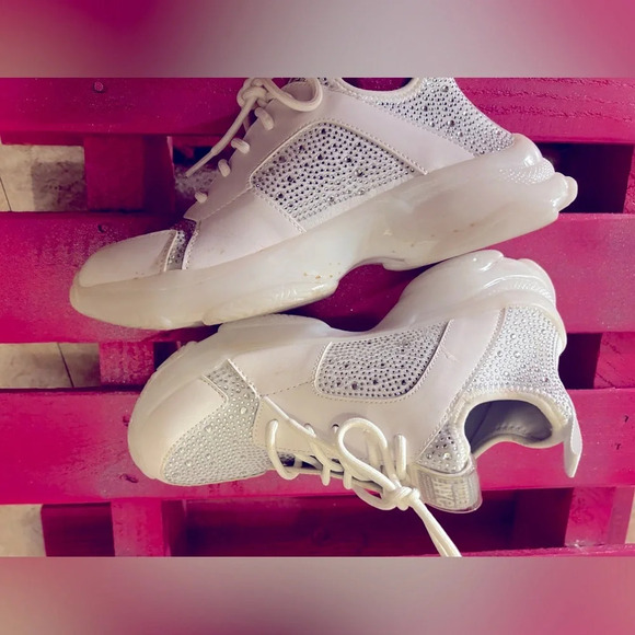 Steve Madden Women's Maxima Sneaker, size 9. - Picture 7 of 11